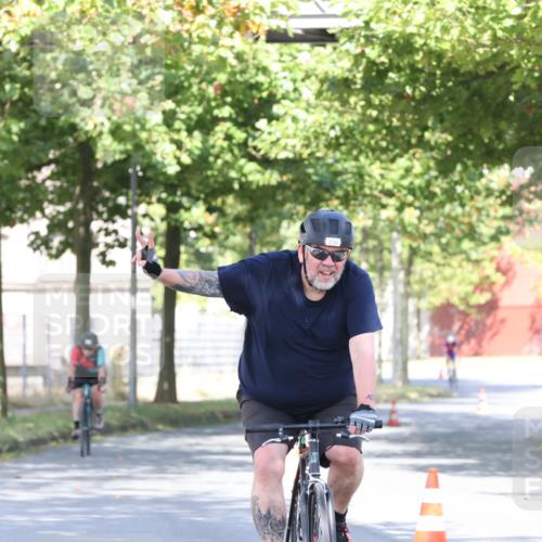 11.08.2024 - GEWOBA Citytriathlon Bremen H.Heesch http://msf.ph/oto/6768140 11.08.2024 10:22:29 Radfahren 22, 55, 108 meine-sportfotos.de