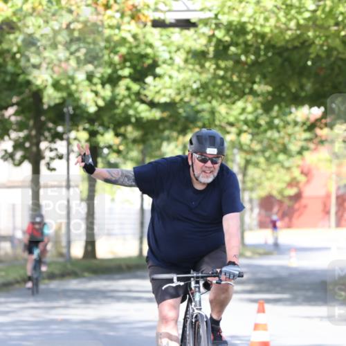 11.08.2024 - GEWOBA Citytriathlon Bremen H.Heesch http://msf.ph/oto/6768142 11.08.2024 10:22:29 Radfahren 22, 55, 108 meine-sportfotos.de