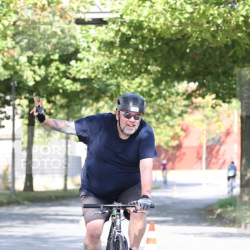 11.08.2024 - GEWOBA Citytriathlon Bremen H.Heesch http://msf.ph/oto/6768143 11.08.2024 10:22:29 Radfahren 22, 55, 108 meine-sportfotos.de