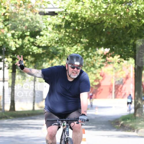 11.08.2024 - GEWOBA Citytriathlon Bremen H.Heesch http://msf.ph/oto/6768144 11.08.2024 10:22:29 Radfahren 22, 55, 108 meine-sportfotos.de
