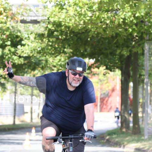 11.08.2024 - GEWOBA Citytriathlon Bremen H.Heesch http://msf.ph/oto/6768149 11.08.2024 10:22:29 Radfahren 22, 55, 108 meine-sportfotos.de