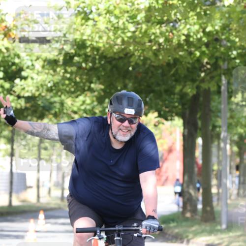 11.08.2024 - GEWOBA Citytriathlon Bremen H.Heesch http://msf.ph/oto/6768152 11.08.2024 10:22:29 Radfahren 22, 55, 108 meine-sportfotos.de