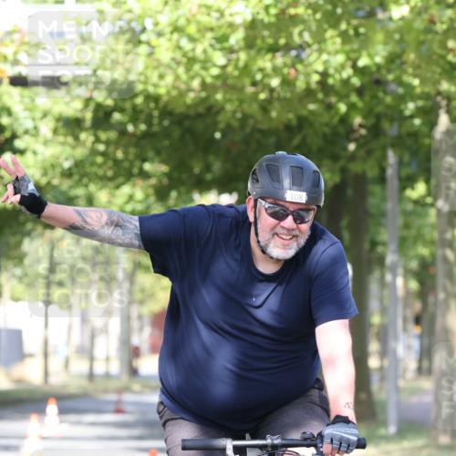 11.08.2024 - GEWOBA Citytriathlon Bremen H.Heesch http://msf.ph/oto/6768156 11.08.2024 10:22:29 Radfahren 22, 55, 108 meine-sportfotos.de