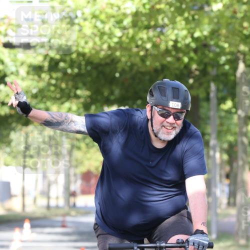 11.08.2024 - GEWOBA Citytriathlon Bremen H.Heesch http://msf.ph/oto/6768158 11.08.2024 10:22:29 Radfahren 22, 55, 108 meine-sportfotos.de