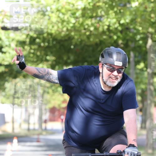 11.08.2024 - GEWOBA Citytriathlon Bremen H.Heesch http://msf.ph/oto/6768159 11.08.2024 10:22:29 Radfahren 22, 55, 108 meine-sportfotos.de