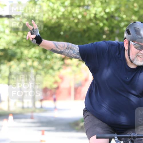 11.08.2024 - GEWOBA Citytriathlon Bremen H.Heesch http://msf.ph/oto/6768163 11.08.2024 10:22:30 Radfahren 22, 55, 108 meine-sportfotos.de
