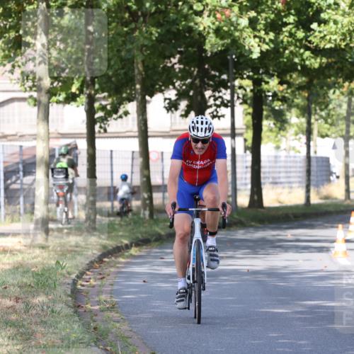 11.08.2024 - GEWOBA Citytriathlon Bremen H.Heesch http://msf.ph/oto/6768169 11.08.2024 10:22:41 Radfahren 26, 47, 48, 55, 94, 102 meine-sportfotos.de