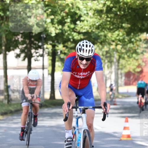 11.08.2024 - GEWOBA Citytriathlon Bremen H.Heesch http://msf.ph/oto/6768174 11.08.2024 10:22:42 Radfahren 26, 47, 48, 55, 94, 102 meine-sportfotos.de