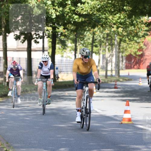 11.08.2024 - GEWOBA Citytriathlon Bremen H.Heesch http://msf.ph/oto/6768194 11.08.2024 10:22:48 Radfahren 26, 47, 48, 94, 102 meine-sportfotos.de