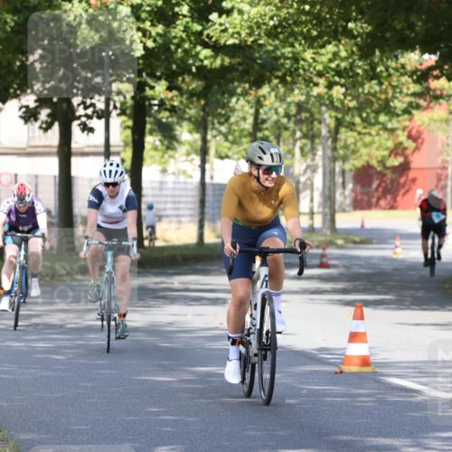11.08.2024 - GEWOBA Citytriathlon Bremen H.Heesch http://msf.ph/oto/6768200 11.08.2024 10:22:48 Radfahren 26, 47, 48, 94, 102 meine-sportfotos.de