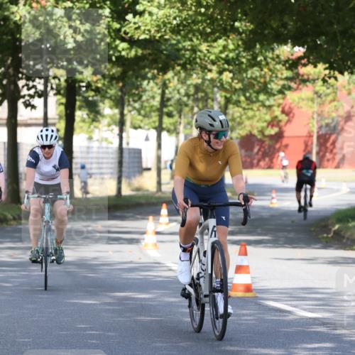 11.08.2024 - GEWOBA Citytriathlon Bremen H.Heesch http://msf.ph/oto/6768209 11.08.2024 10:22:48 Radfahren 26, 47, 48, 94, 102 meine-sportfotos.de