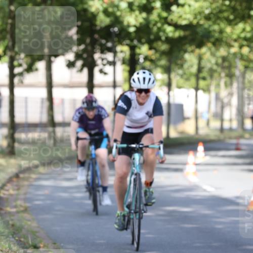 11.08.2024 - GEWOBA Citytriathlon Bremen H.Heesch http://msf.ph/oto/6768213 11.08.2024 10:22:49 Radfahren 26, 47, 48, 94, 102 meine-sportfotos.de