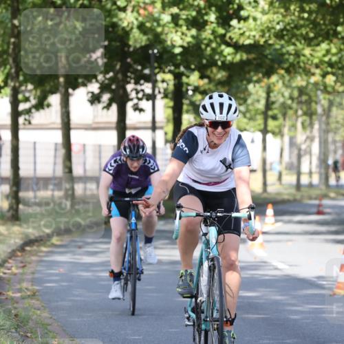 11.08.2024 - GEWOBA Citytriathlon Bremen H.Heesch http://msf.ph/oto/6768224 11.08.2024 10:22:50 Radfahren 26, 47, 48, 94, 102 meine-sportfotos.de