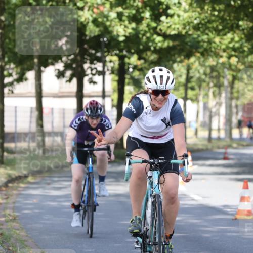 11.08.2024 - GEWOBA Citytriathlon Bremen H.Heesch http://msf.ph/oto/6768228 11.08.2024 10:22:50 Radfahren 26, 47, 48, 94, 102 meine-sportfotos.de