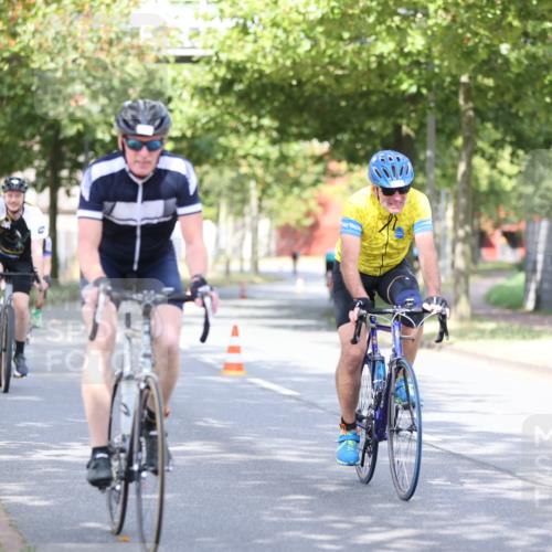 11.08.2024 - GEWOBA Citytriathlon Bremen H.Heesch http://msf.ph/oto/6768234 11.08.2024 10:40:33 Radfahren 9, 26, 27, 38, 42, 55, 64, 66, 71 meine-sportfotos.de
