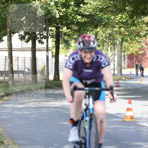 11.08.2024 - GEWOBA Citytriathlon Bremen H.Heesch http://msf.ph/oto/6768239 11.08.2024 10:22:51 Radfahren 26, 47, 48, 94, 102 meine-sportfotos.de