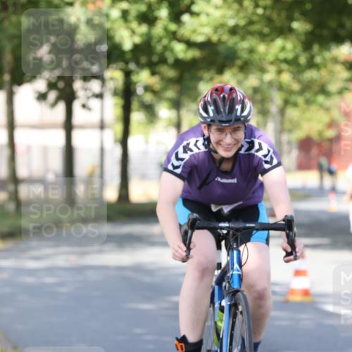 11.08.2024 - GEWOBA Citytriathlon Bremen H.Heesch http://msf.ph/oto/6768241 11.08.2024 10:22:51 Radfahren 26, 47, 48, 94, 102 meine-sportfotos.de