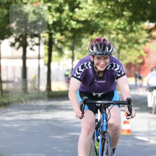 11.08.2024 - GEWOBA Citytriathlon Bremen H.Heesch http://msf.ph/oto/6768244 11.08.2024 10:22:51 Radfahren 26, 47, 48, 94, 102 meine-sportfotos.de