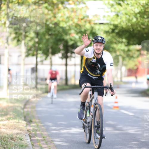 11.08.2024 - GEWOBA Citytriathlon Bremen H.Heesch http://msf.ph/oto/6768254 11.08.2024 10:40:34 Radfahren 9, 26, 27, 38, 42, 55, 64, 66, 71 meine-sportfotos.de