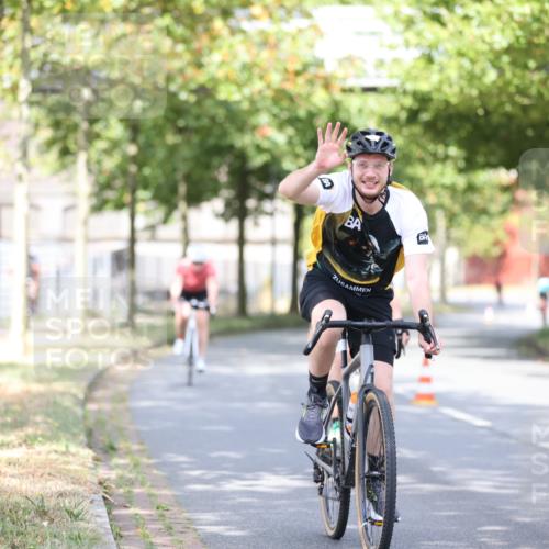 11.08.2024 - GEWOBA Citytriathlon Bremen H.Heesch http://msf.ph/oto/6768256 11.08.2024 10:40:34 Radfahren 9, 26, 27, 38, 42, 55, 64, 66, 71 meine-sportfotos.de