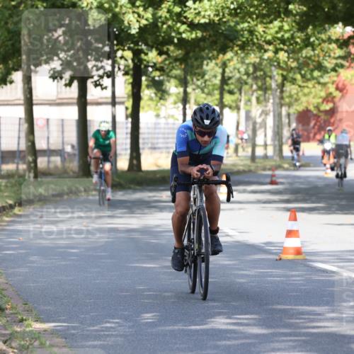 11.08.2024 - GEWOBA Citytriathlon Bremen H.Heesch http://msf.ph/oto/6768266 11.08.2024 10:23:02 Radfahren 5, 47, 48, 91, 102 meine-sportfotos.de