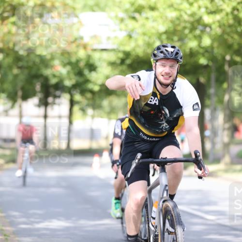 11.08.2024 - GEWOBA Citytriathlon Bremen H.Heesch http://msf.ph/oto/6768273 11.08.2024 10:40:34 Radfahren 9, 26, 27, 38, 42, 55, 64, 66, 71 meine-sportfotos.de