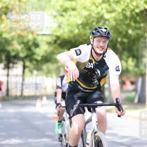 11.08.2024 - GEWOBA Citytriathlon Bremen H.Heesch http://msf.ph/oto/6768275 11.08.2024 10:40:34 Radfahren 9, 26, 27, 38, 42, 55, 64, 66, 71 meine-sportfotos.de