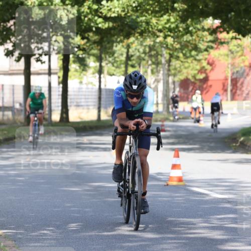 11.08.2024 - GEWOBA Citytriathlon Bremen H.Heesch http://msf.ph/oto/6768276 11.08.2024 10:23:02 Radfahren 5, 47, 48, 91, 102 meine-sportfotos.de
