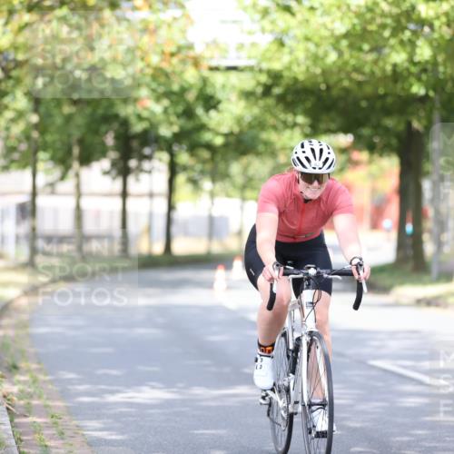 11.08.2024 - GEWOBA Citytriathlon Bremen H.Heesch http://msf.ph/oto/6768295 11.08.2024 10:40:36 Radfahren 9, 26, 27, 38, 42, 55, 64, 66, 71 meine-sportfotos.de