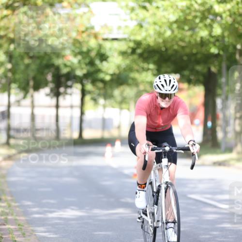 11.08.2024 - GEWOBA Citytriathlon Bremen H.Heesch http://msf.ph/oto/6768297 11.08.2024 10:40:36 Radfahren 9, 26, 27, 38, 42, 55, 64, 66, 71 meine-sportfotos.de