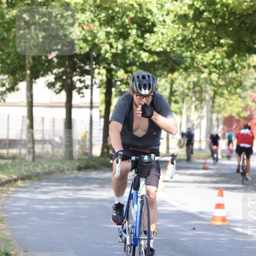 11.08.2024 - GEWOBA Citytriathlon Bremen H.Heesch http://msf.ph/oto/6768300 11.08.2024 10:23:15 Radfahren 5, 15, 38, 49, 66, 84, 91 meine-sportfotos.de