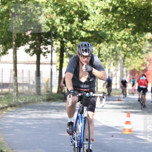 11.08.2024 - GEWOBA Citytriathlon Bremen H.Heesch http://msf.ph/oto/6768301 11.08.2024 10:23:15 Radfahren 5, 15, 38, 49, 66, 84, 91 meine-sportfotos.de