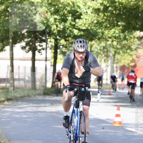 11.08.2024 - GEWOBA Citytriathlon Bremen H.Heesch http://msf.ph/oto/6768303 11.08.2024 10:23:15 Radfahren 5, 15, 38, 49, 66, 84, 91 meine-sportfotos.de