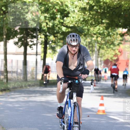 11.08.2024 - GEWOBA Citytriathlon Bremen H.Heesch http://msf.ph/oto/6768306 11.08.2024 10:23:15 Radfahren 5, 15, 38, 49, 66, 84, 91 meine-sportfotos.de