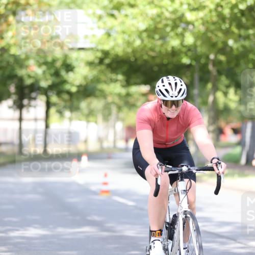 11.08.2024 - GEWOBA Citytriathlon Bremen H.Heesch http://msf.ph/oto/6768307 11.08.2024 10:40:36 Radfahren 9, 26, 27, 38, 42, 55, 64, 66, 71 meine-sportfotos.de
