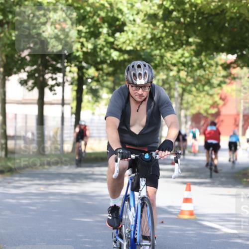 11.08.2024 - GEWOBA Citytriathlon Bremen H.Heesch http://msf.ph/oto/6768308 11.08.2024 10:23:15 Radfahren 5, 15, 38, 49, 66, 84, 91 meine-sportfotos.de
