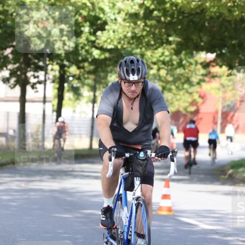 11.08.2024 - GEWOBA Citytriathlon Bremen H.Heesch http://msf.ph/oto/6768313 11.08.2024 10:23:15 Radfahren 5, 15, 38, 49, 66, 84, 91 meine-sportfotos.de