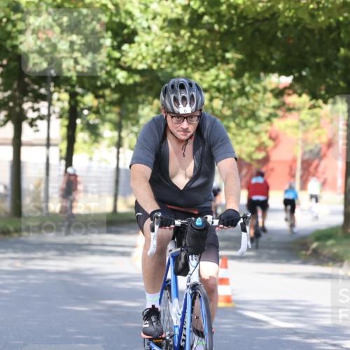 11.08.2024 - GEWOBA Citytriathlon Bremen H.Heesch http://msf.ph/oto/6768315 11.08.2024 10:23:15 Radfahren 5, 15, 38, 49, 66, 84, 91 meine-sportfotos.de