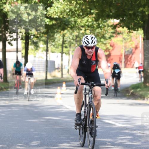 11.08.2024 - GEWOBA Citytriathlon Bremen H.Heesch http://msf.ph/oto/6768317 11.08.2024 10:23:20 Radfahren 15, 35, 38, 49, 66, 84 meine-sportfotos.de