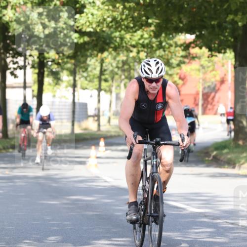 11.08.2024 - GEWOBA Citytriathlon Bremen H.Heesch http://msf.ph/oto/6768319 11.08.2024 10:23:20 Radfahren 15, 35, 38, 49, 66, 84 meine-sportfotos.de