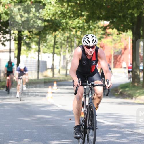 11.08.2024 - GEWOBA Citytriathlon Bremen H.Heesch http://msf.ph/oto/6768322 11.08.2024 10:23:20 Radfahren 15, 35, 38, 49, 66, 84 meine-sportfotos.de