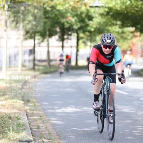 11.08.2024 - GEWOBA Citytriathlon Bremen H.Heesch http://msf.ph/oto/6768327 11.08.2024 10:40:48 Radfahren 32, 49, 55, 69, 80, 98, 109 meine-sportfotos.de