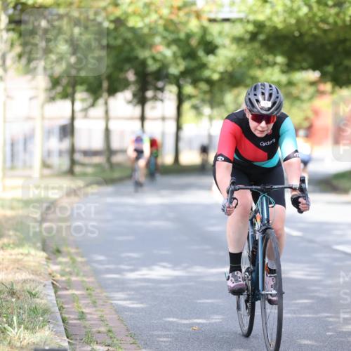 11.08.2024 - GEWOBA Citytriathlon Bremen H.Heesch http://msf.ph/oto/6768329 11.08.2024 10:40:48 Radfahren 32, 49, 55, 69, 80, 98, 109 meine-sportfotos.de