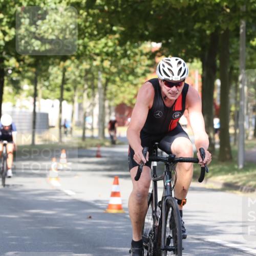 11.08.2024 - GEWOBA Citytriathlon Bremen H.Heesch http://msf.ph/oto/6768330 11.08.2024 10:23:21 Radfahren 15, 35, 38, 49, 66, 84 meine-sportfotos.de