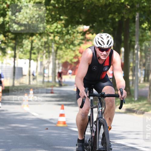 11.08.2024 - GEWOBA Citytriathlon Bremen H.Heesch http://msf.ph/oto/6768331 11.08.2024 10:23:21 Radfahren 15, 35, 38, 49, 66, 84 meine-sportfotos.de