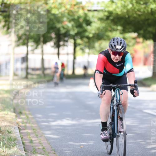11.08.2024 - GEWOBA Citytriathlon Bremen H.Heesch http://msf.ph/oto/6768332 11.08.2024 10:40:48 Radfahren 32, 49, 55, 69, 80, 98, 109 meine-sportfotos.de