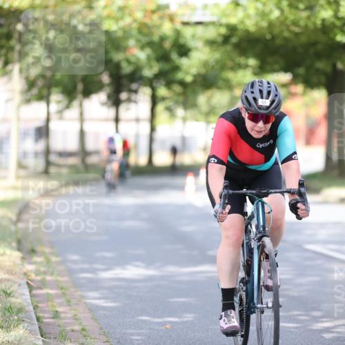 11.08.2024 - GEWOBA Citytriathlon Bremen H.Heesch http://msf.ph/oto/6768333 11.08.2024 10:40:48 Radfahren 32, 49, 55, 69, 80, 98, 109 meine-sportfotos.de