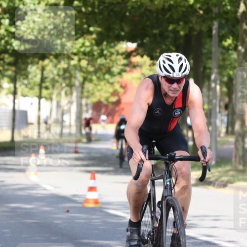 11.08.2024 - GEWOBA Citytriathlon Bremen H.Heesch http://msf.ph/oto/6768334 11.08.2024 10:23:21 Radfahren 15, 35, 38, 49, 66, 84 meine-sportfotos.de