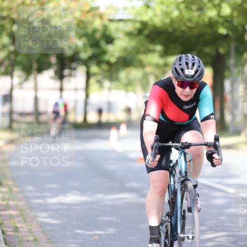 11.08.2024 - GEWOBA Citytriathlon Bremen H.Heesch http://msf.ph/oto/6768337 11.08.2024 10:40:48 Radfahren 32, 49, 55, 69, 80, 98, 109 meine-sportfotos.de
