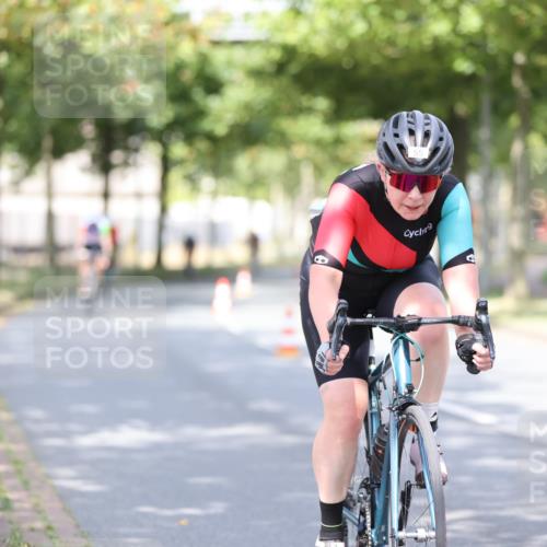 11.08.2024 - GEWOBA Citytriathlon Bremen H.Heesch http://msf.ph/oto/6768339 11.08.2024 10:40:48 Radfahren 32, 49, 55, 69, 80, 98, 109 meine-sportfotos.de